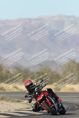 media/Dec-04-2025-Racers Edge (Thu) [[5ebc9f124d]]/3-B Group/1-Session 1 (Turn 7)/